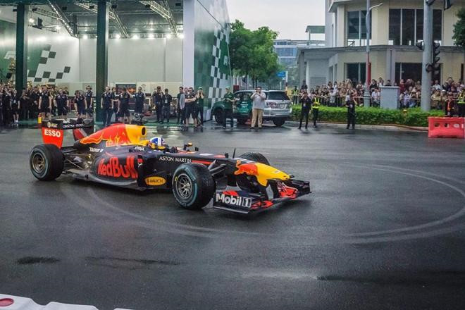 Đường đua F1 tại Việt Nam đẹp mê hồn trong lần chạy thử